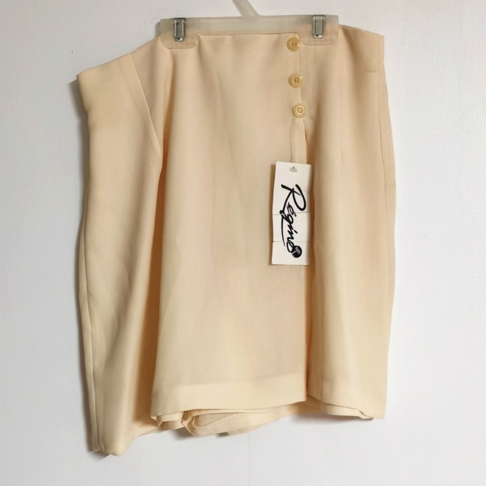 Regina Cream ColorSkort Size L